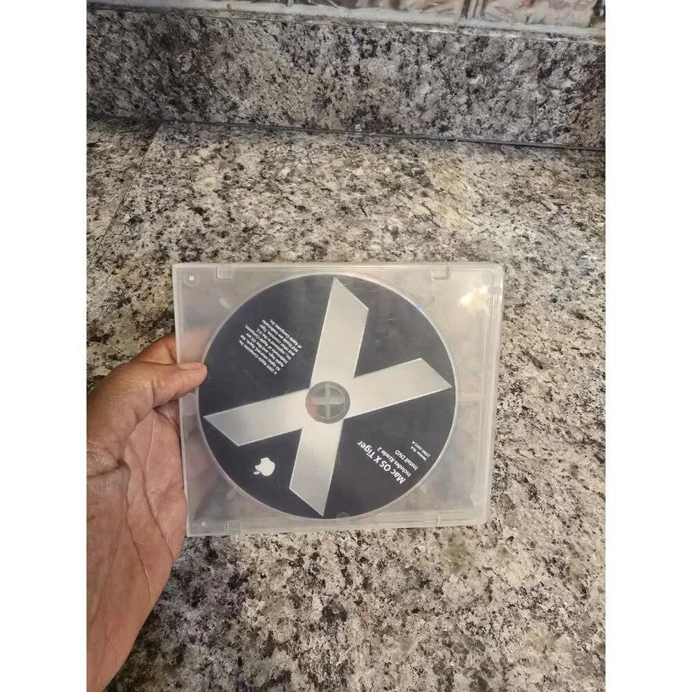 Apple Mac OS X 10.4 Tiger Install DVD 2005 Retail Black Disc Xcode 2